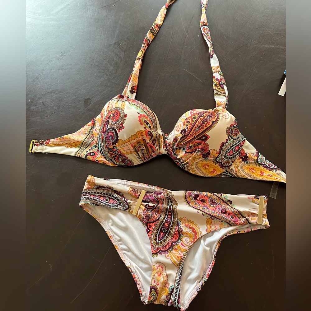 Victoria’s Secret Bikini 32DD top, size S bottom